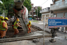 Avanzan las obras de pavimentación en los barrios