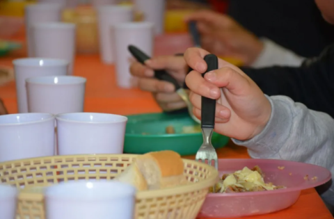 Más chicos necesitan comer en la escuela en Santa Fe