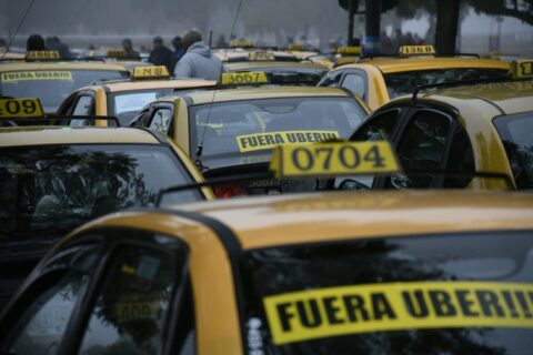 Taxistas advierten que la tarifa está atrasada un 40%